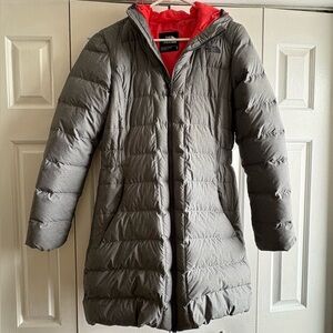 The North Face Gotham Parka in graphite/pink, size medium